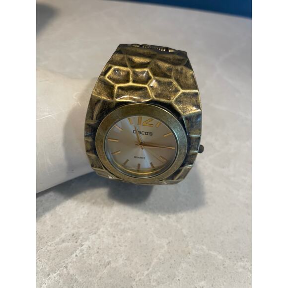 Women's Chicos Gold Tone Hammered Textured Cuff Bracelet Watch Jewelry Statement - Picture 9 of 9